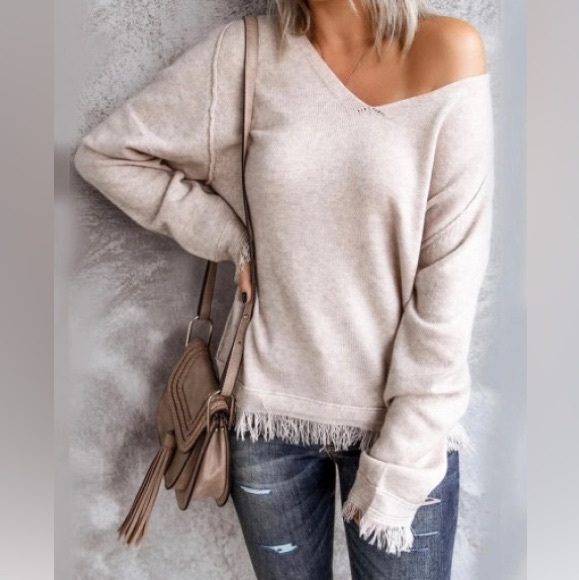 Beautiful Soft V-Neck Loose Fit Knitted Sweater W/Fringe Cuff & Trim Hi-Quality - Picture 1 of 10